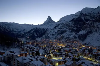 Ein allgemeiner Bergblick oder ein Berglick von des Hotels aus