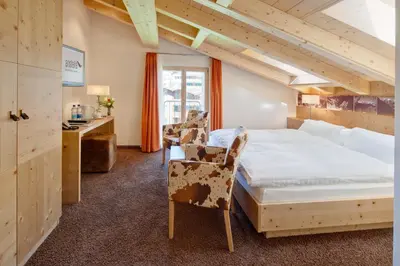 Ein Bett oder Betten in einem Zimmer der Unterkunft Hotel Aristella Swissflair