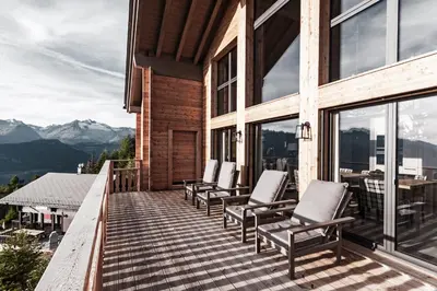 Ein allgemeiner Bergblick oder ein Berglick von des Chalets aus