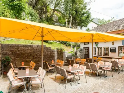 Ein Restaurant oder anderes Speiselokal in der Unterkunft Gasthaus Pension zum Turm