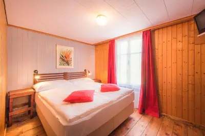 Ein Bett oder Betten in einem Zimmer der Unterkunft Hotel Tell and Apartments