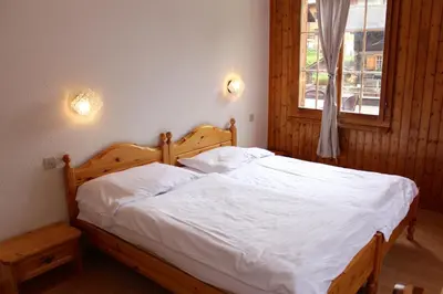 Ein Bett oder Betten in einem Zimmer der Unterkunft Hôtel - Petit-déjeuner Le Trift