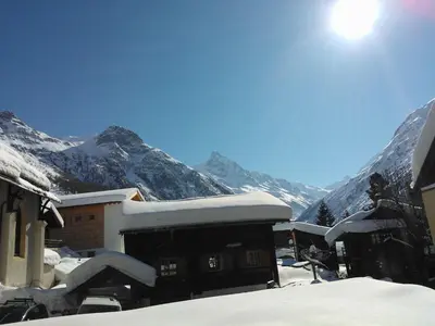 Ein allgemeiner Bergblick oder ein Berglick von des Hotels aus