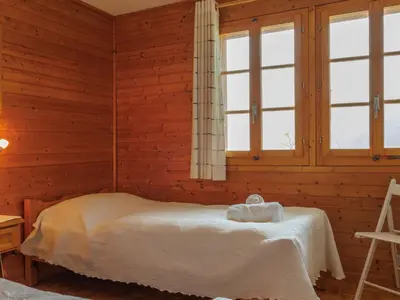 Ein Bett oder Betten in einem Zimmer der Unterkunft Chalet Les Clarines by Interhome