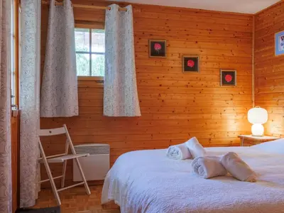 Ein Bett oder Betten in einem Zimmer der Unterkunft Chalet Les Clarines by Interhome