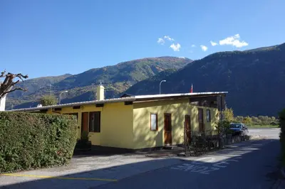 Ein allgemeiner Bergblick oder ein Berglick von des Motels aus