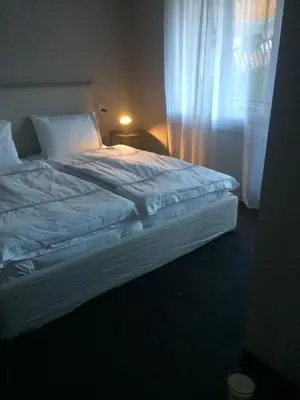 Ein Bett oder Betten in einem Zimmer der Unterkunft Le Bijou
