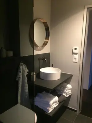 Ein Badezimmer in der Unterkunft Le Bijou