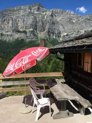 Ein allgemeiner Bergblick oder ein Berglick von des Chalets aus