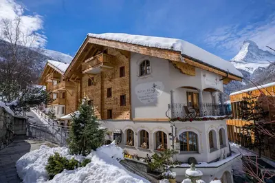 Ein allgemeiner Bergblick oder ein Berglick von des Hotels aus