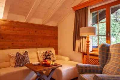 Ein Sitzbereich in der Unterkunft Hotel Berghof