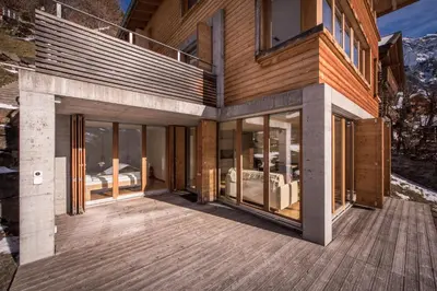Ein allgemeiner Bergblick oder ein Berglick von der Ferienwohnung aus