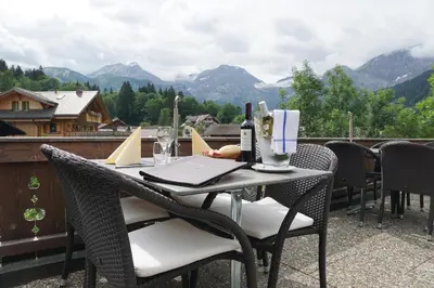 Ein allgemeiner Bergblick oder ein Berglick von der Pension aus
