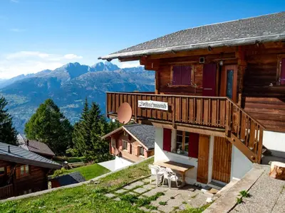 Ein allgemeiner Bergblick oder ein Berglick von der Ferienwohnung aus