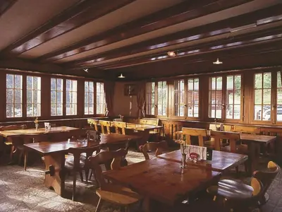 Ein Restaurant oder anderes Speiselokal in der Unterkunft Hotel du Pigne