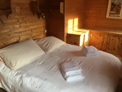 Ein Bett oder Betten in einem Zimmer der Unterkunft Magnifique chalet pour 10 personnes à Vercorin