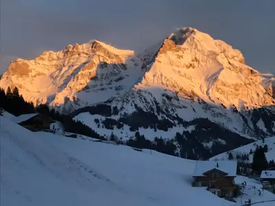 Ein allgemeiner Bergblick oder ein Berglick von der Pension aus