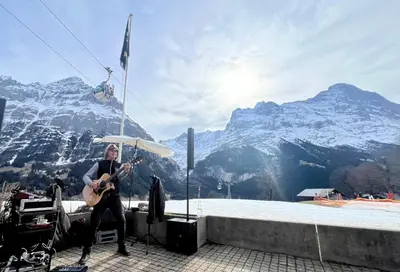 Ein allgemeiner Bergblick oder ein Berglick von des Hotels aus