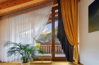 Ein allgemeiner Bergblick oder ein Berglick von des Hotels aus