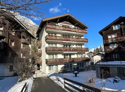 Das Gebäude in dem sich die Ferienwohnung befindet