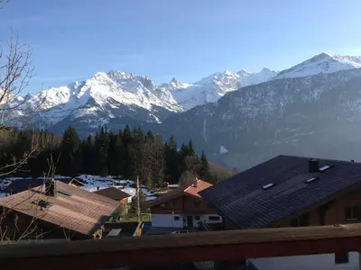 Ein allgemeiner Bergblick oder ein Berglick von der Ferienwohnung aus