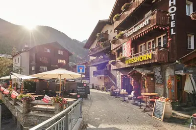Ein allgemeiner Bergblick oder ein Berglick von der Lodge aus