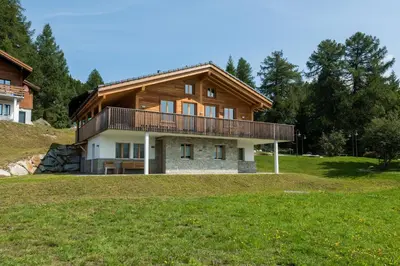Das Gebäude in dem sich das Ferienhaus befindet