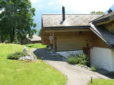 Ein Garten an der Unterkunft Chalet Herrschaft