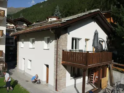 Das Gebäude in dem sich die Ferienwohnung befindet