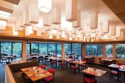Ein Restaurant oder anderes Speiselokal in der Unterkunft Adler Adelboden