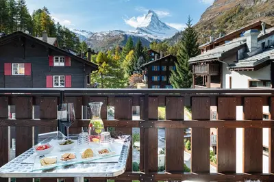 Ein allgemeiner Bergblick oder ein Berglick von der Ferienwohnung aus