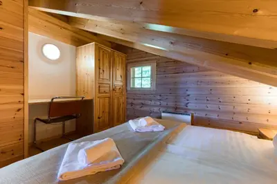 Ein Bett oder Betten in einem Zimmer der Unterkunft Aeolus MOUNTAIN & QUIET chalet 12 pers by Alpvision Résidences