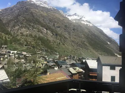 Ein allgemeiner Bergblick oder ein Berglick von der Ferienwohnung aus