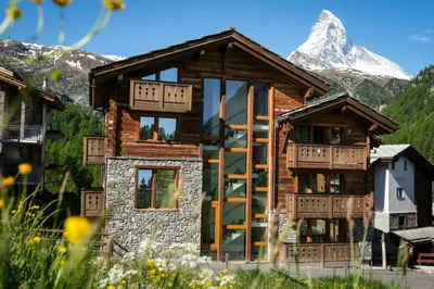 Ein allgemeiner Bergblick oder ein Berglick von des Hotels aus