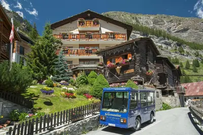 Ein allgemeiner Bergblick oder ein Berglick von des Hotels aus