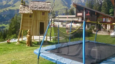 Ein Kinderspielbereich in der Unterkunft Hotel Restaurant Flaschen
