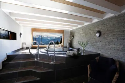 Ein Sitzbereich in der Unterkunft Crans Luxury Lodges
