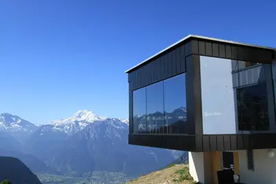 Ein allgemeiner Bergblick oder ein Berglick von des Hotels aus