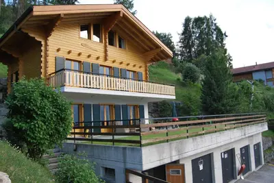 Das Gebäude in dem sich das Chalet befindet