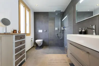 Ein Badezimmer in der Unterkunft Zer Treichi