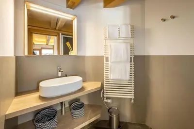Ein Badezimmer in der Unterkunft Haus Genepy