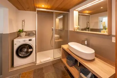 Ein Badezimmer in der Unterkunft Haus Genepy