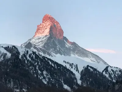 Ein allgemeiner Bergblick oder ein Berglick von der Ferienwohnung aus