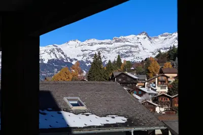 Ein allgemeiner Bergblick oder ein Berglick von der Ferienwohnung aus