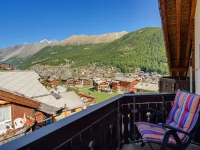 Ein allgemeiner Bergblick oder ein Berglick von der Ferienwohnung aus