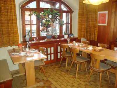 Ein Restaurant oder anderes Speiselokal in der Unterkunft Bietschhorn