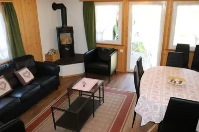 Ein Sitzbereich in der Unterkunft Alpen Chalet