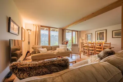 Ein Sitzbereich in der Unterkunft Chalet Roossi 2