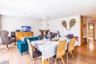 Ein Sitzbereich in der Unterkunft Chalet Aquila 2