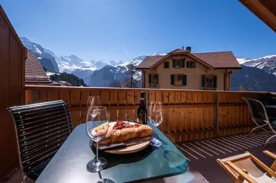 Ein allgemeiner Bergblick oder ein Berglick von der Ferienwohnung aus